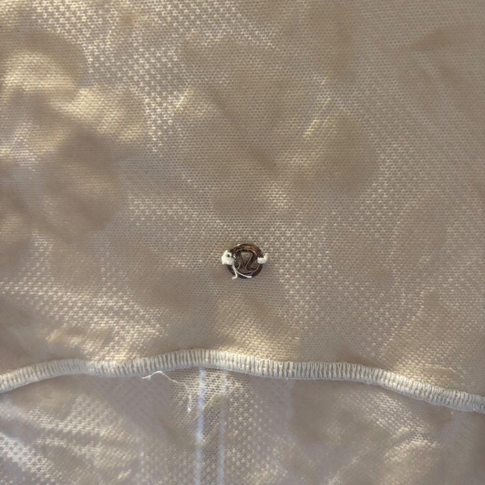 Lululemon size 4 define worn 5x - Picture 3 of 4